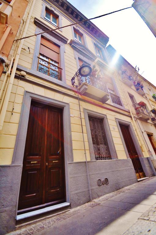 Suite Via Sulis 61 Cagliari Ngoại thất bức ảnh