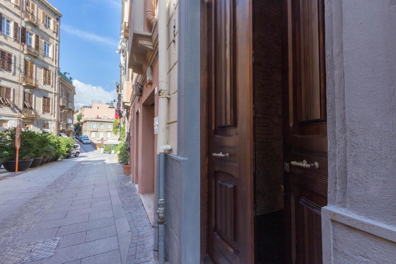 Suite Via Sulis 61 Cagliari Ngoại thất bức ảnh